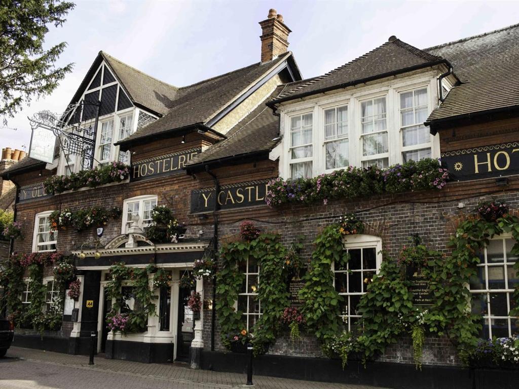 The Castle 3*